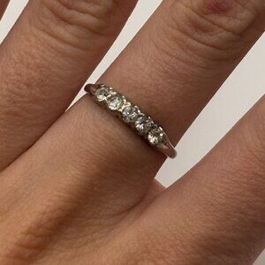 Cute Sterling Silver‎ Fashion Ring size 7 Row Small Band Stackable Crystal Gems